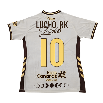 Detras