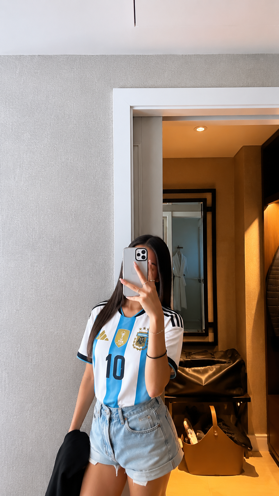 Foto de Laura Fernández con su camiseta