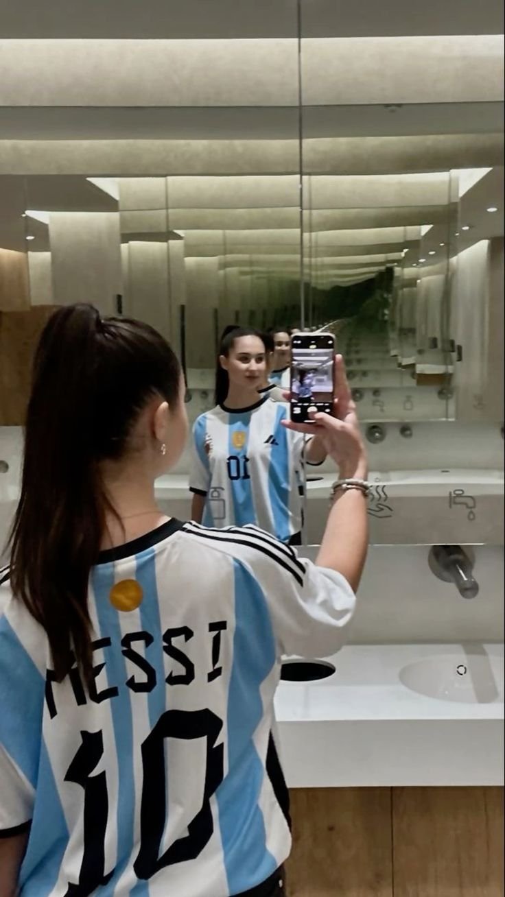 Foto de María Romero con su camiseta