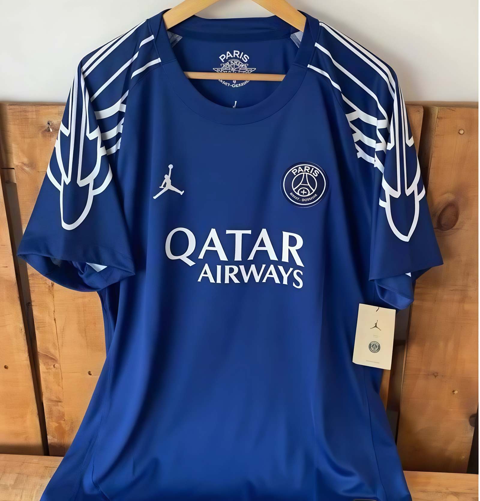 Foto de Alejandro Molina con su camiseta