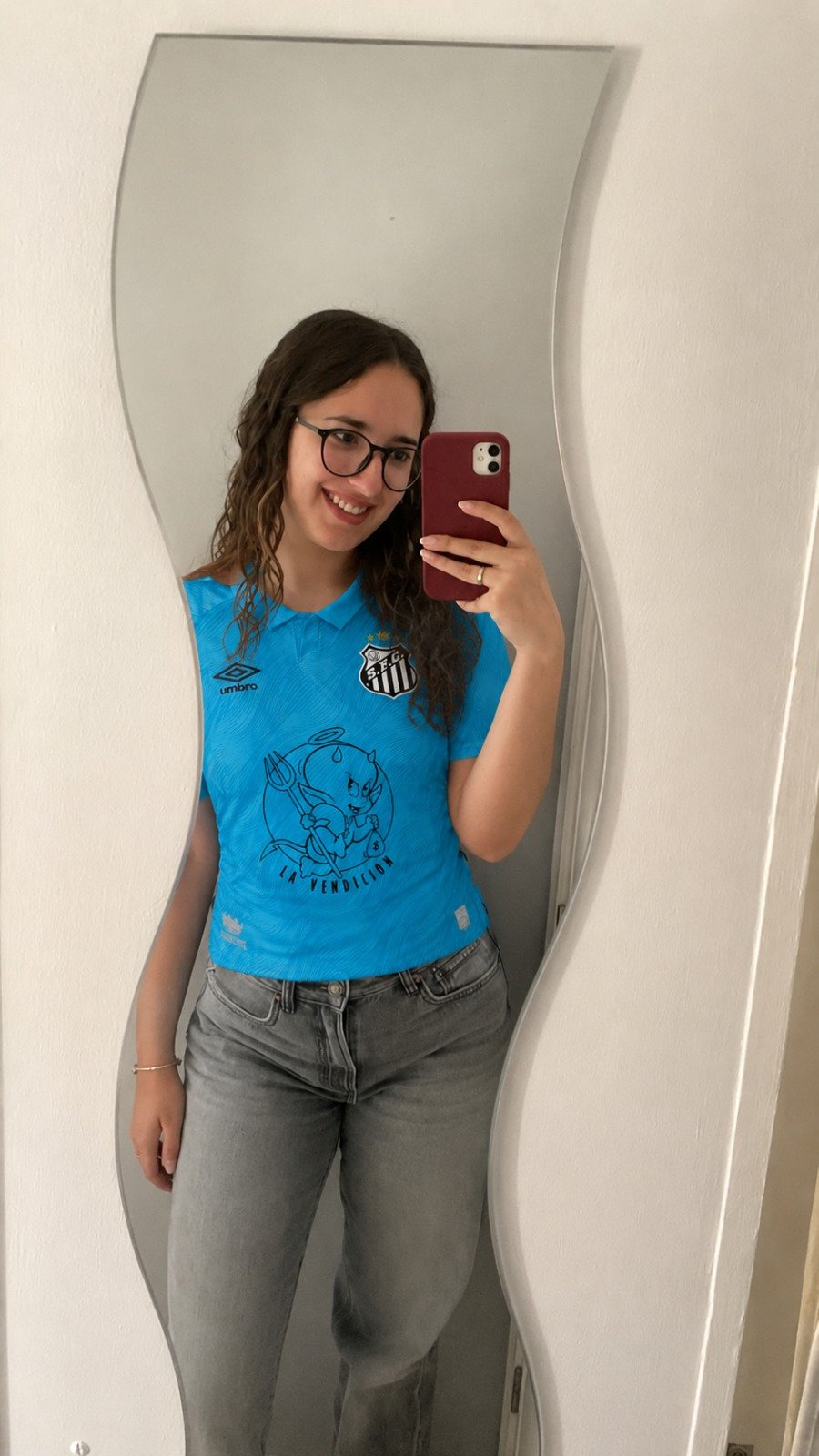 Foto de Cristina Hernández con su camiseta